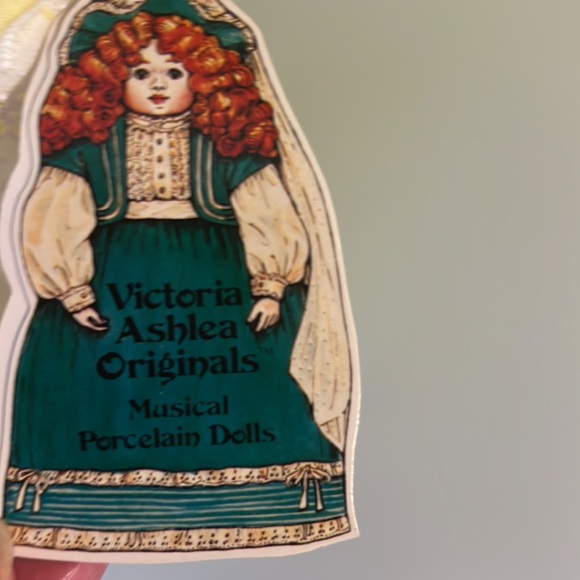 Victoria Ashlea Original Musical Porcelain Doll - Picture 5 of 8